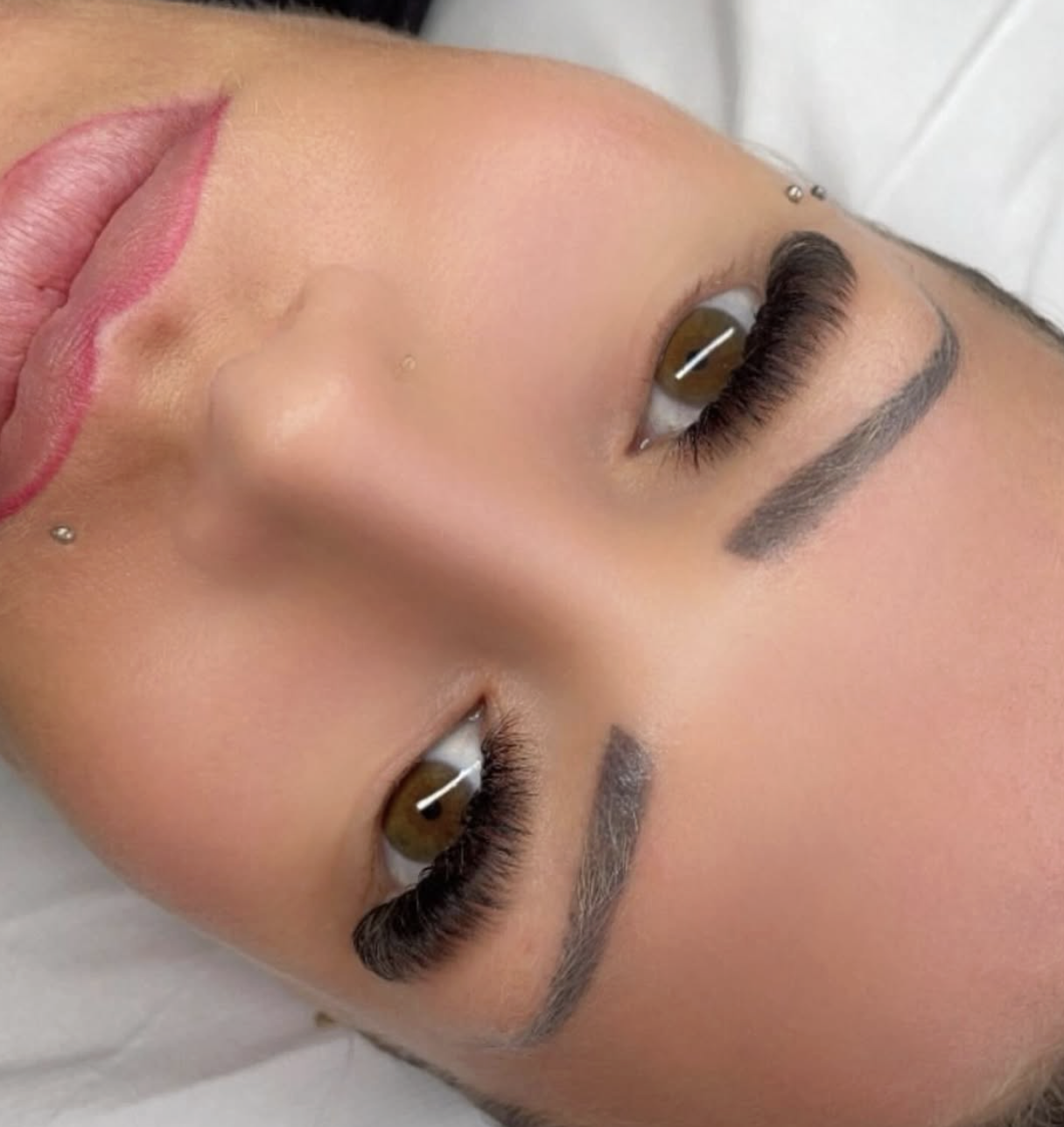 Extensions de cils volume russe